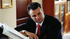 喬達尼,義大利歌劇男高音,義大利歌劇男高音喬達尼5日因心臟病發在家鄉西西里逝世，享年56歲。他上月才剛在家鄉演出數場浦契尼歌劇「杜蘭朵公主」，飾演男主角卡拉富（Calaf）王子。（圖／翻攝自喬達尼官方網頁）
http://marcellogiordani.com/it/photos/portraits/