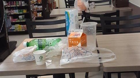 超商用餐垃圾堆滿桌　網轟：教育失敗