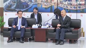 日商大和房屋集團拜會高雄市府。日商大和房屋集團高級執行董事片岡幸和率團8日拜會高雄市政府，市長韓國瑜準時現身，交換名片，更送上Q版人偶高粱酒。