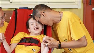 為腦麻女兒開咖啡廳　生意差苦盼奇蹟