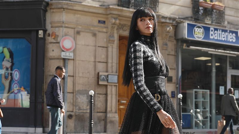 巴黎險遭星探挖角　女神經紀人急跳腳