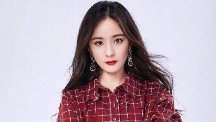 楊冪上下齊開露豪乳！白嫩該邊也看光
