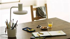 群光電子,日本,家電,BALMUDA,太陽光LED桌上檯燈,LED