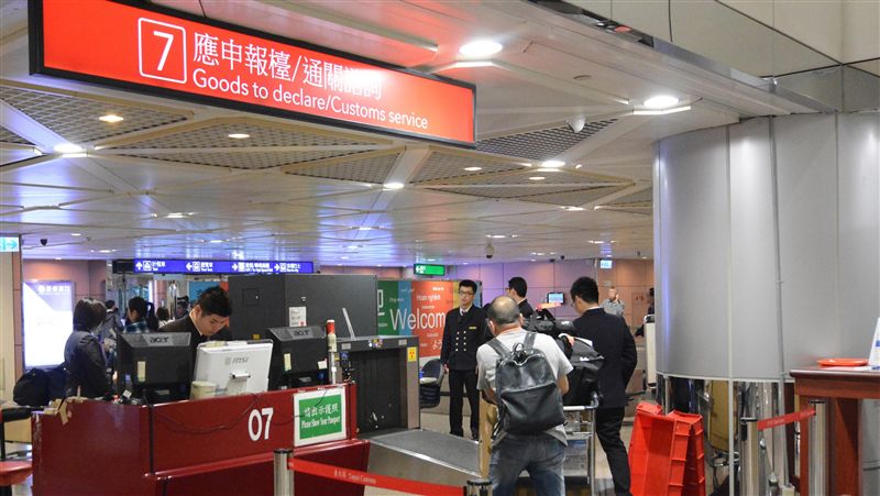 入境攜免稅品避免遭罰！一次看懂規定