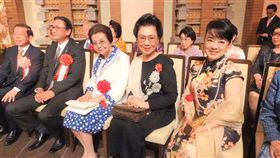 駐日處國慶酒會 翁倩玉與安倍母親出席駐日代表處8日晚間在東京舉辦國慶酒會，女星翁倩玉（右1）等旅日僑胞以及日本首相安倍晉三的母親安倍洋子（右3）等人出席。中央社記者楊明珠東京攝 108年10月8日