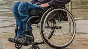 輪椅,殘障,義肢,老人(圖/翻攝自PIXABAY)