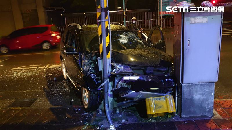 開車返家遇惡煞　他被追撞猛砍4人傷