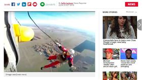 俄羅斯一名經驗豐富的救難人員日前在進行跳傘訓練時，因降落傘失靈未開啟，不幸從2625呎（約800公尺）處墜地，當場傷重不治。而整起事件已經交由警方開始調查，不排除往刑事方向偵辦。（圖／翻攝自每日星報）