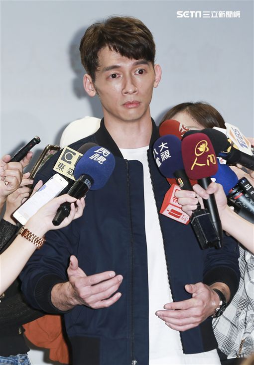 溫昇豪現身聊法國詐騙記者林士傑攝影