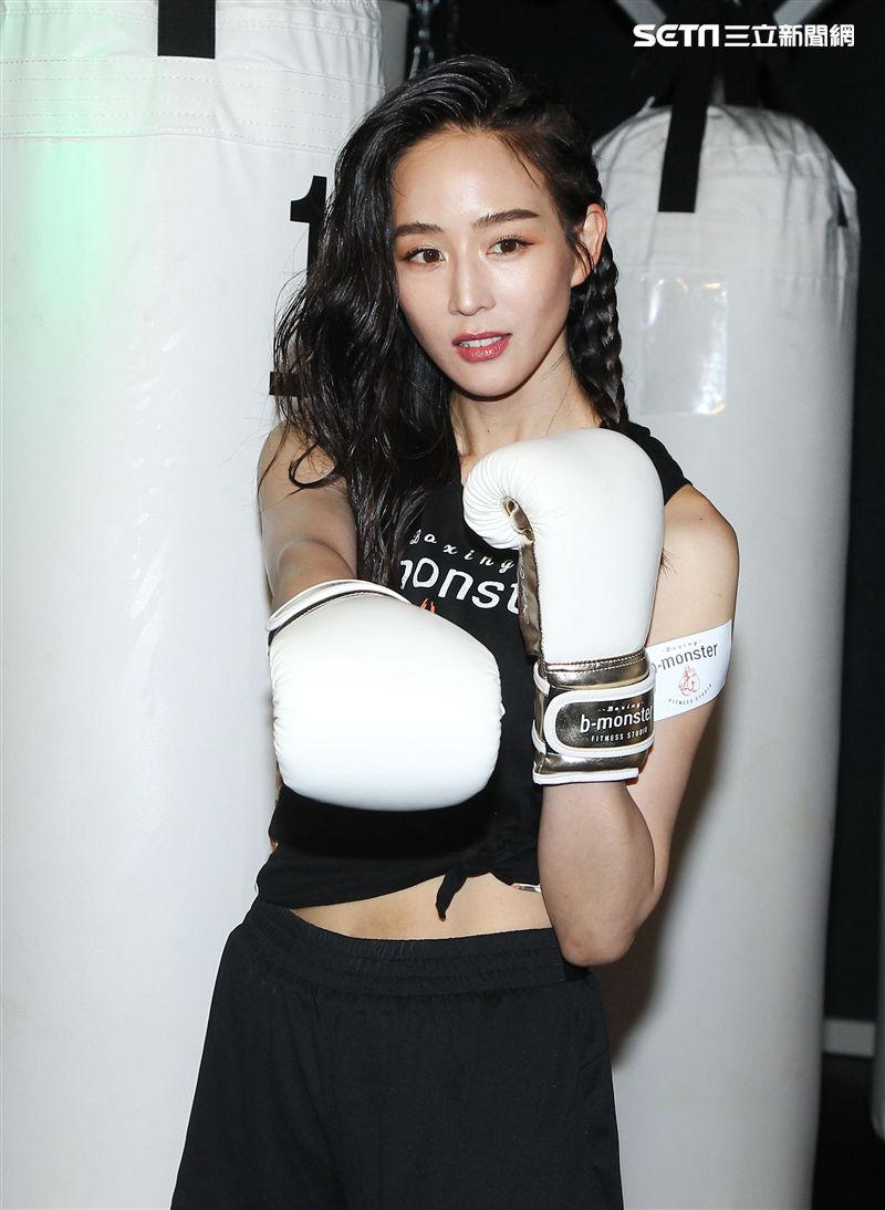 邱澤和張鈞甯日前爆出共車熱戀，邱澤索性大方認了「正在努力追求中」，張鈞甯含糊帶過戀情。（記者邱榮吉/攝影）