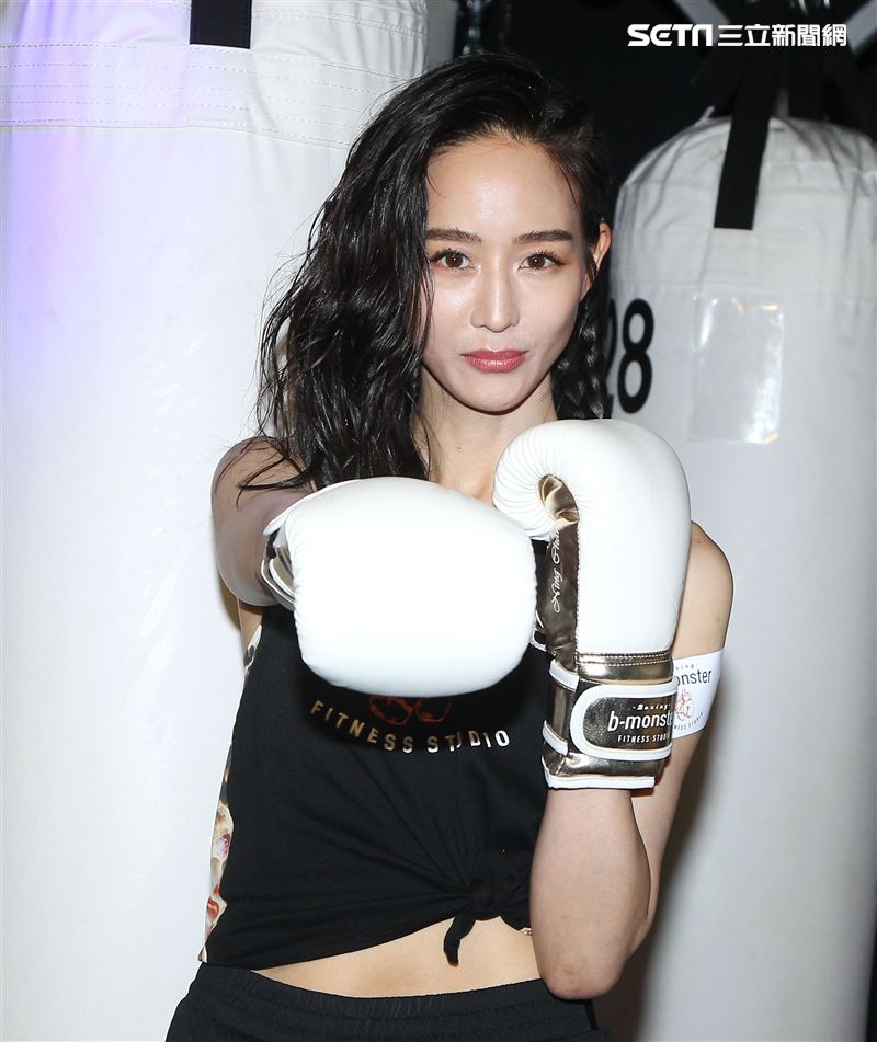 邱澤和張鈞甯日前爆出共車熱戀，邱澤索性大方認了「正在努力追求中」，張鈞甯含糊帶過戀情。（記者邱榮吉/攝影）