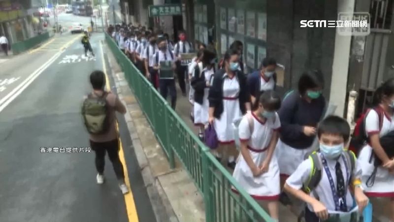 無懼禁蒙面法！港生戴口罩上街聲援