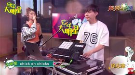 ▲現場演唱《徐志摩》。（圖／翻攝自安安大明星）