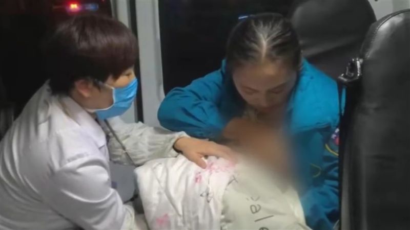 女嬰被棄養護士好心疼　現場掀衣餵奶