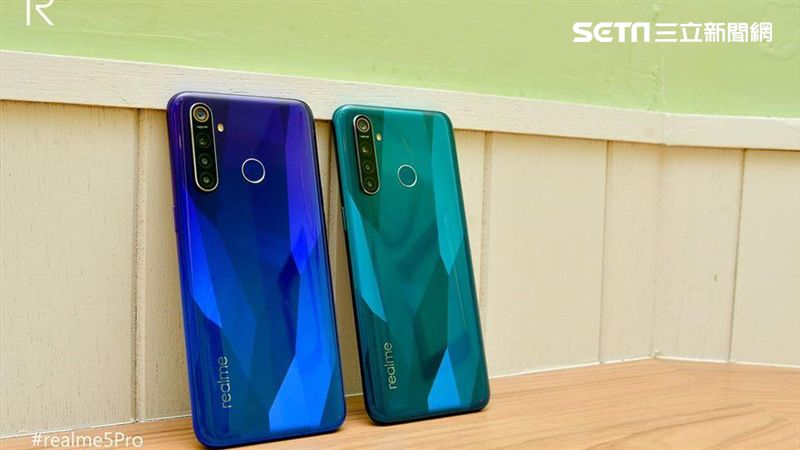四鏡頭電量猛獸！realme新機曝