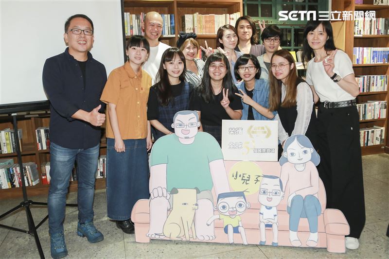 小兒子慶功宴，夢田文創執行長蘇麗媚，小兒子導演史明輝以及配音動畫團隊。（圖／記者林士傑攝影）