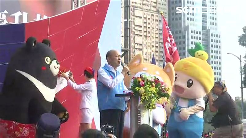 糗！韓國瑜國慶喊這…背板崩塌險砸頭