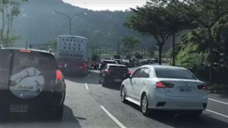 近千輛龜速！蘇花改南下成大型停車場