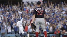 ▲史特拉斯堡（Stephen Strasburg）1局上挨了孟西（Max Muncy）2分砲。（圖／美聯社／達志影像）