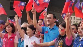 朱立倫,盧秀燕,台中國慶升旗,朱辦提供