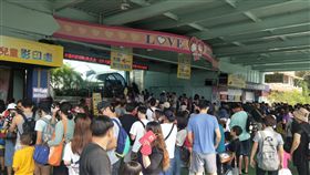 劍湖山入園人潮