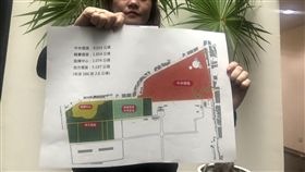 中市府說明台灣燈會中央燈區占地2020台灣燈會由台中市政府舉辦，卻傳出中央燈區僅6公頃為歷年最小，台中市觀光旅遊局長林筱淇9日展示燈會燈區劃分圖進行說明。中央社記者趙麗妍攝　108年10月9日