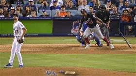 ▲肯德瑞克（Howie Kendrick）延長賽10局上轟出滿貫全壘打！。（圖／美聯社／達志影像）