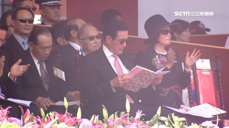 小英致詞全場鼓掌！馬失禮只顧看手冊