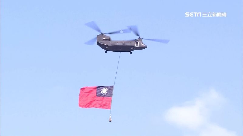 海陸空三軍祝國慶！抬頭看「有亮點」