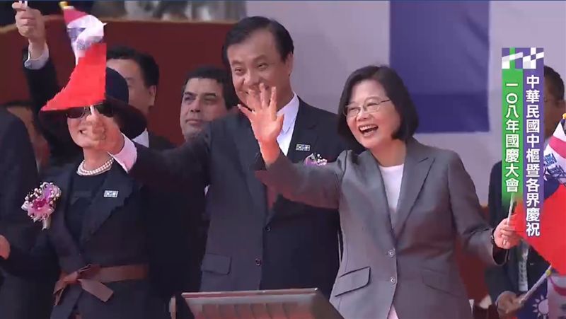 國慶大典看到這些人　蔡英文笑開懷
