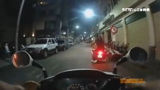 辣妹大街搞5貼！騎車載4人下場超慘