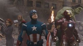 復仇者聯盟「聯合戰鬥姿態」。（圖／劇照）