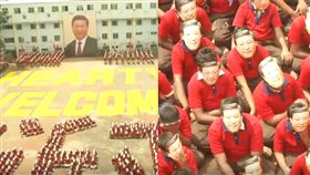 （圖／翻攝自The Times of India YouTube）中國,印度,學生,歡迎,面具