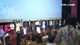 韓粉包圍公民割草　火爆對嗆107秒