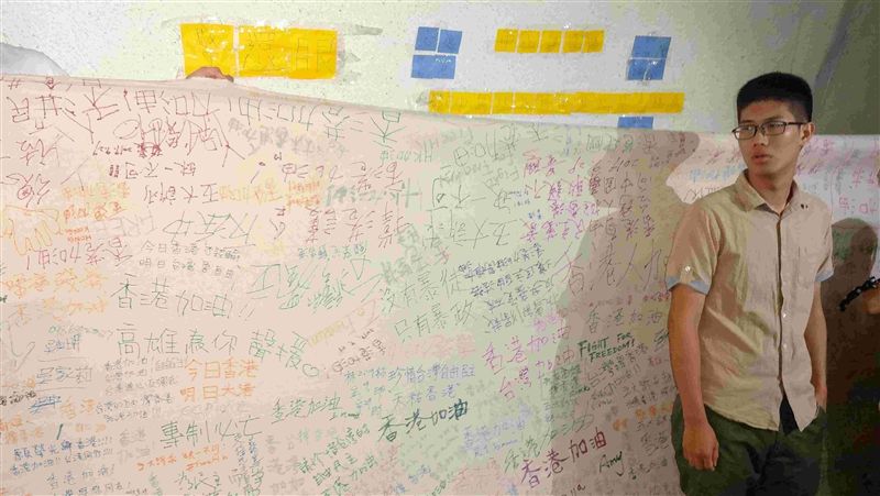 台校園反送中衝突頻傳　連儂牆前攻防