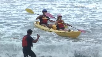 連假瘋玩獨木舟…強浪來20多人落海