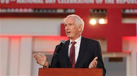 NBA總裁挺言論自由　莫健盼更多企業有相同勇氣美國在台協會主席莫健出席駐美代表處舉辦的108年國慶酒會。莫健受訪談及近期NBA挺香港推文風波，稱讚NBA不畏北京壓力脅迫，繼續支持言論自由。中央社記者徐薇婷華盛頓攝　108年10月11日