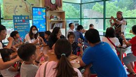 推廣泰雅口簧琴文化　鄭保雄獲原曙獎肯定泰雅族鄭保雄（後右）傳承泰雅口簧琴文化，並在國內許多部落開設課程，獲得第14屆原曙獎原住民有功人士傑出成就獎。（參山國家風景區管理處提供）中央社記者趙麗妍傳真　108年10月11日