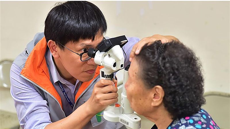 北市聯醫一只皮箱醫療　造福東引長者