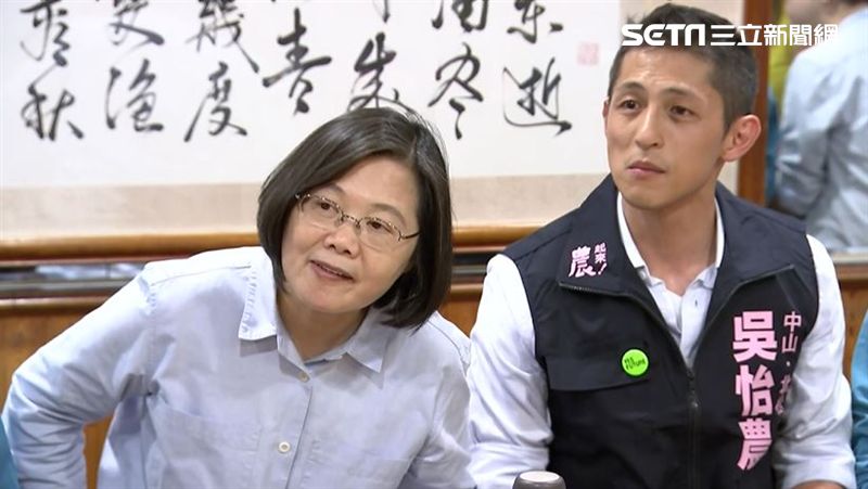 破天荒！小英明小巨蛋「站路口」拜票