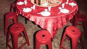 五星飯店婚宴一桌26K！他見「塑膠凳」嘆：比公司聚餐差（圖／翻攝自PTT）