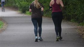 記憶卡,命案,謀殺,性交,影片,攝影,旅館,律師,屍體,高速公路,美國,散步　圖／翻攝自Pixabay https://parg.co/vbq