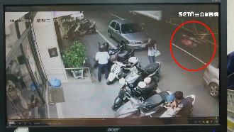 韓國瑜路平破功　雙載姊妹摔飛破相