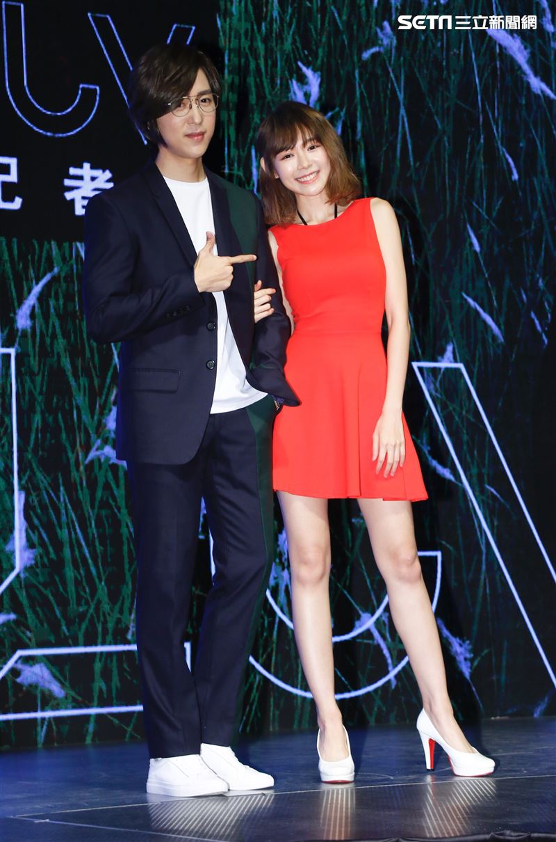 林明禎(右)出席方泂鑌新專輯發表會。（圖／記者林聖凱攝影）