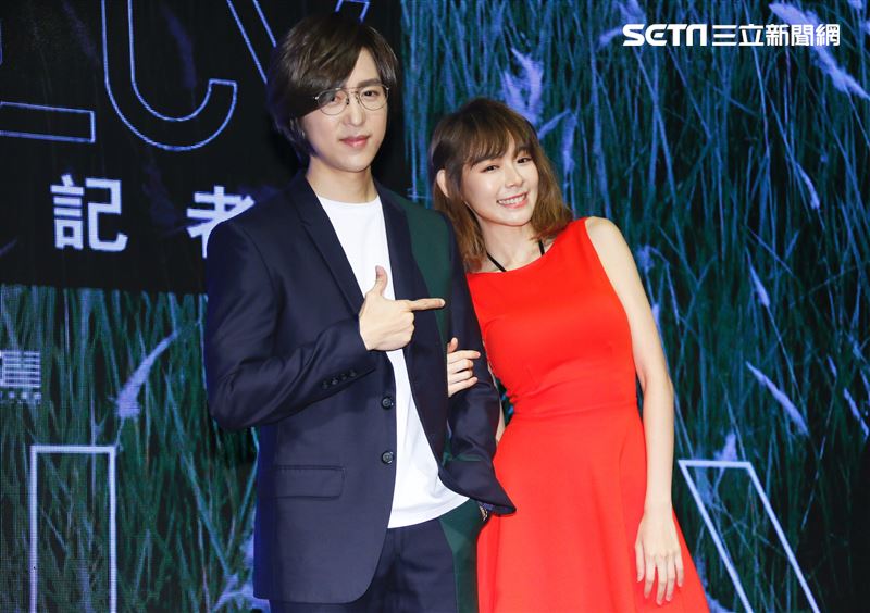 林明禎(右)出席方泂鑌新專輯發表會。（圖／記者林聖凱攝影）