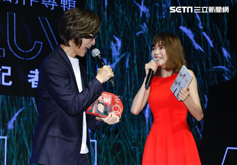 林明禎(右)出席方泂鑌新專輯發表會。（圖／記者林聖凱攝影）