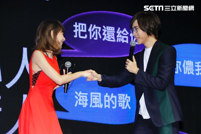 林明禎(左)出席方泂鑌新專輯發表會。（圖／記者林聖凱攝影）