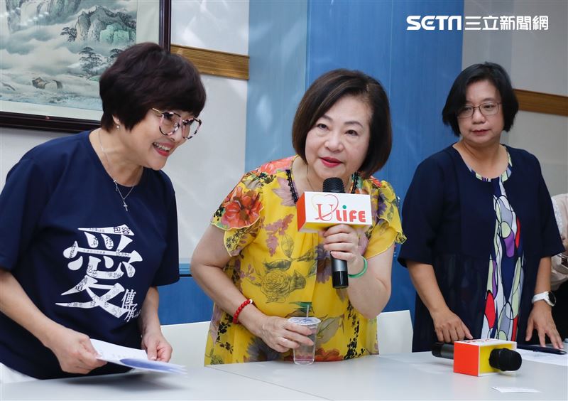 文夏妻子淚訴說明丈夫疑遭人餵毒昏睡。（圖／記者林聖凱攝影）