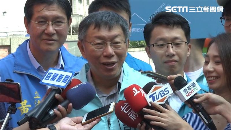 聞吳敦義列不分區X名　柯狂笑吐這句