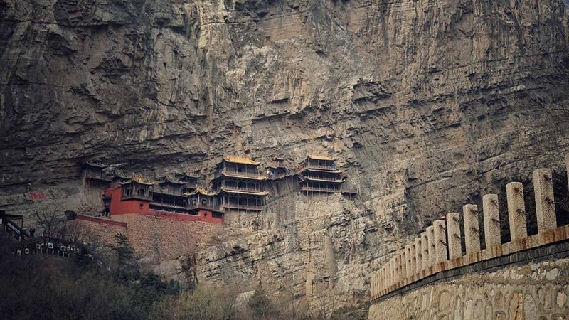 最危險建築！「懸空寺」屹立絕壁千年
